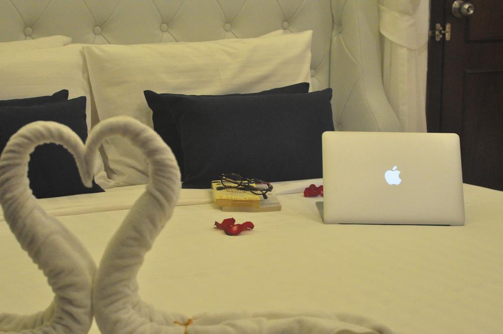 Forty Winks Phuket Hotel Patong Buitenkant foto