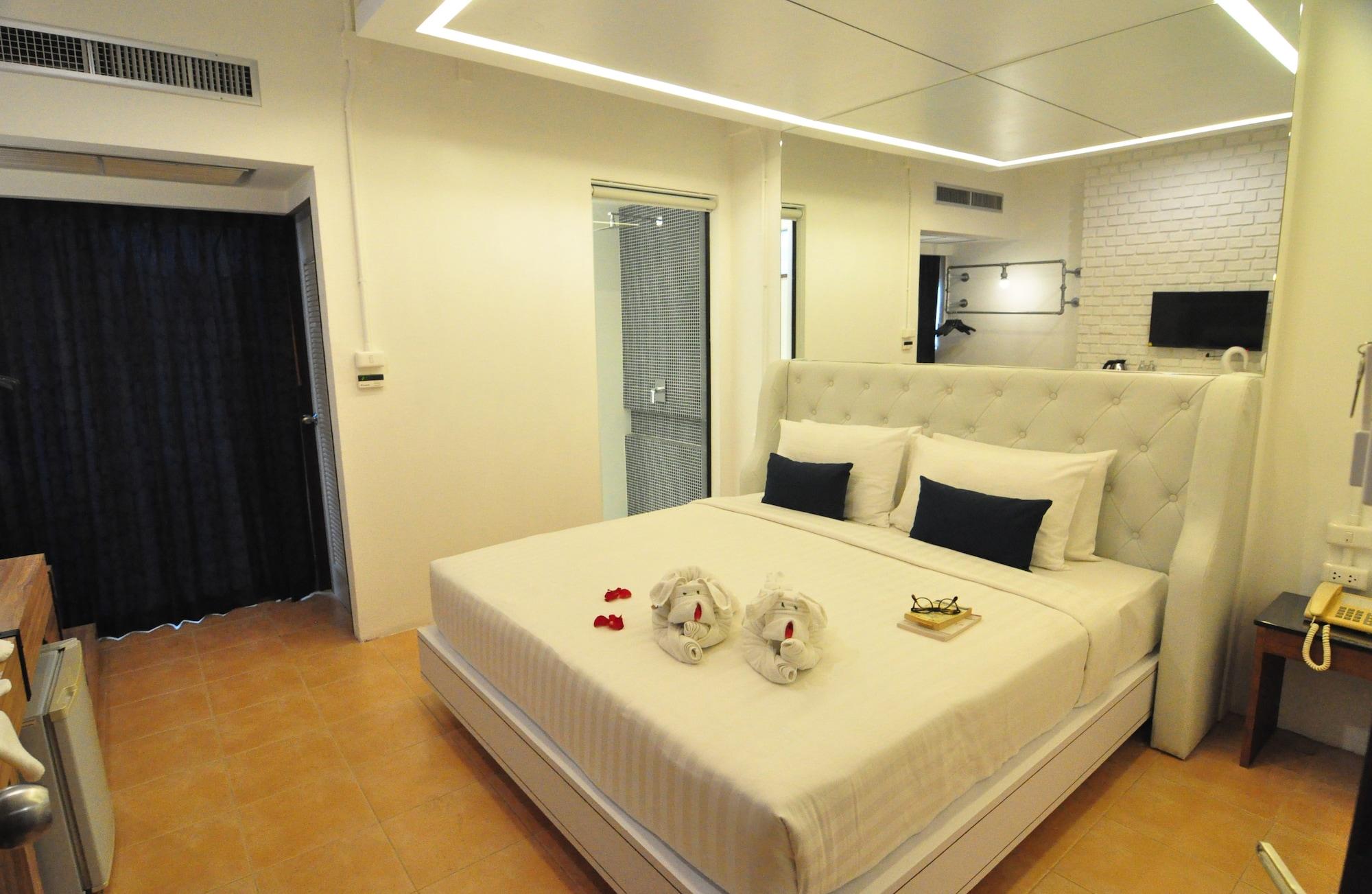 Forty Winks Phuket Hotel Patong Buitenkant foto