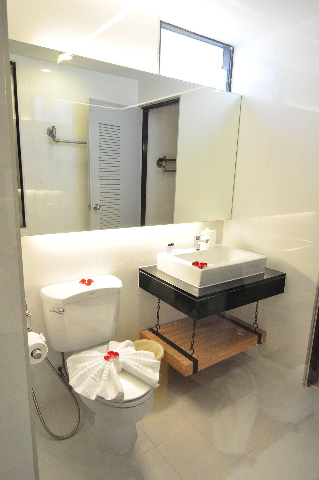 Forty Winks Phuket Hotel Patong Buitenkant foto