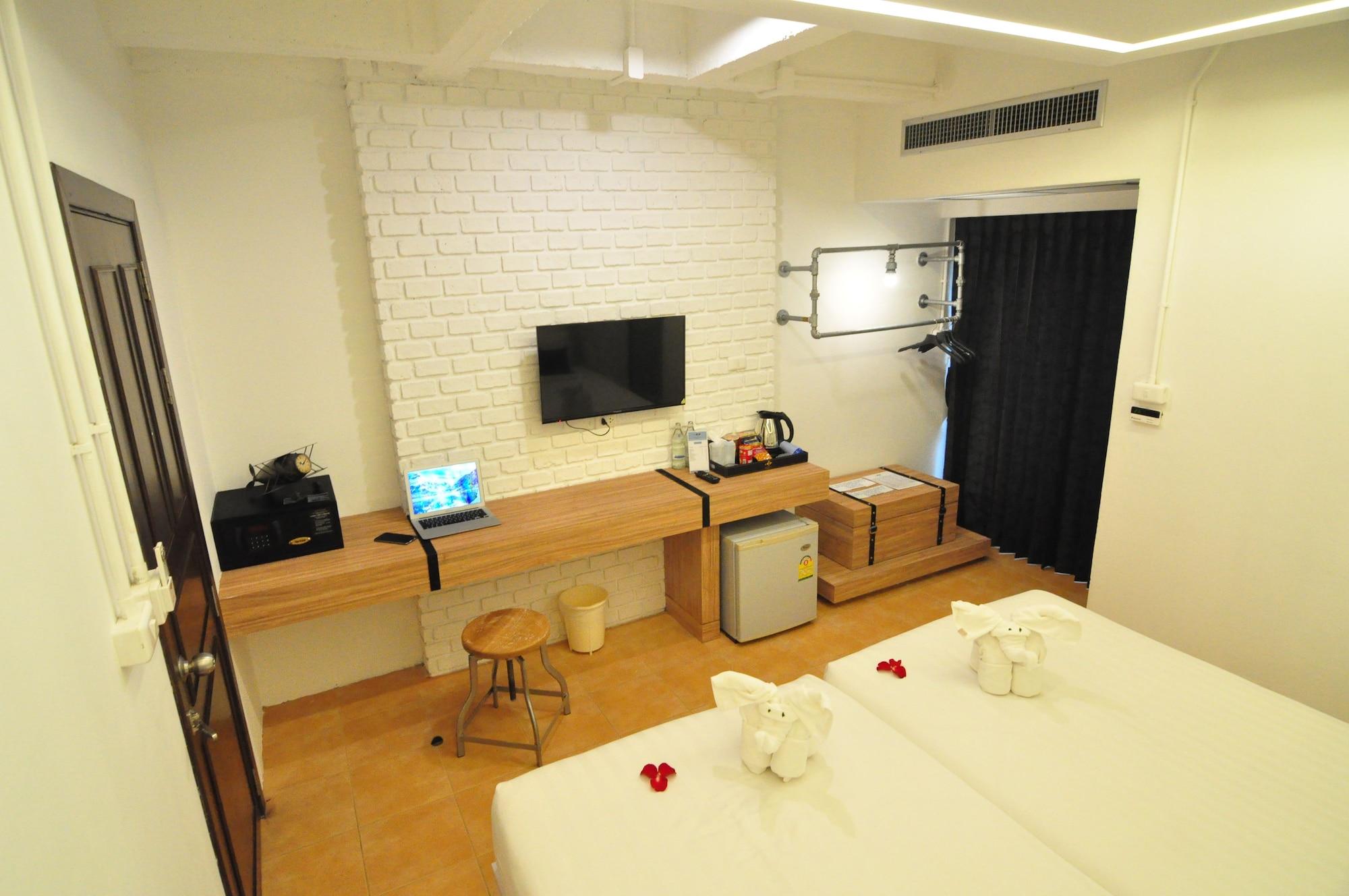 Forty Winks Phuket Hotel Patong Buitenkant foto