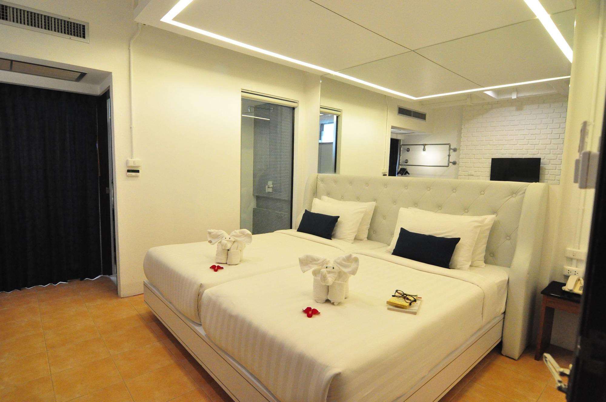Forty Winks Phuket Hotel Patong Buitenkant foto