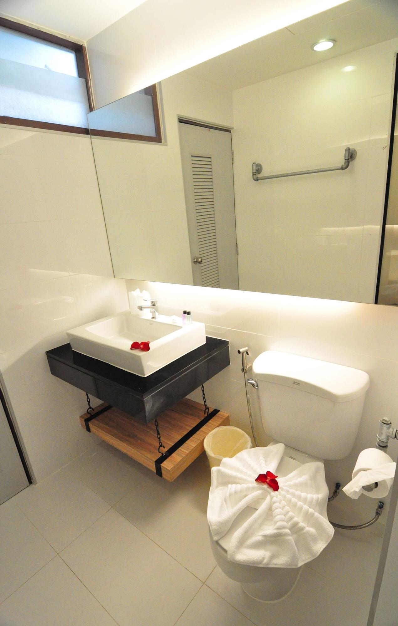 Forty Winks Phuket Hotel Patong Buitenkant foto