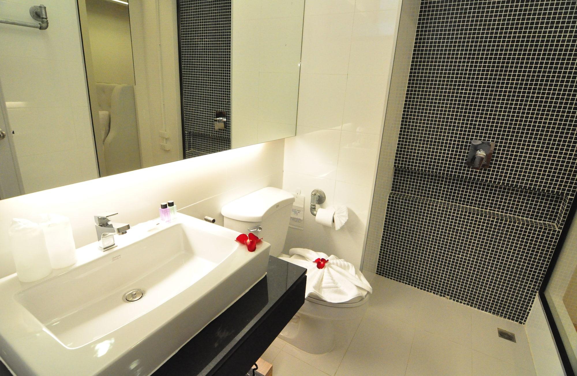 Forty Winks Phuket Hotel Patong Buitenkant foto