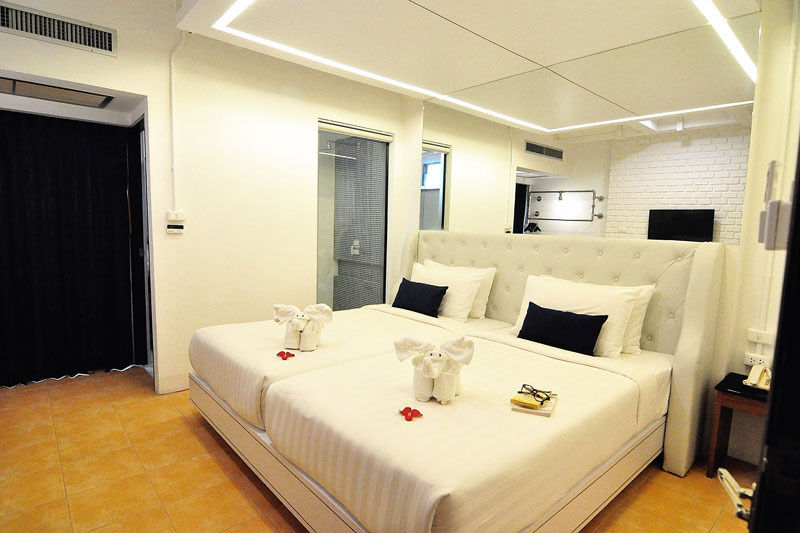 Forty Winks Phuket Hotel Patong Buitenkant foto